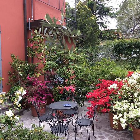 B&B La Dimora Del Garda Сирмионе Экстерьер фото