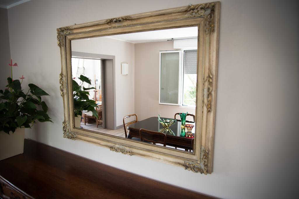 B&B La Dimora Del Garda Сирмионе Экстерьер фото