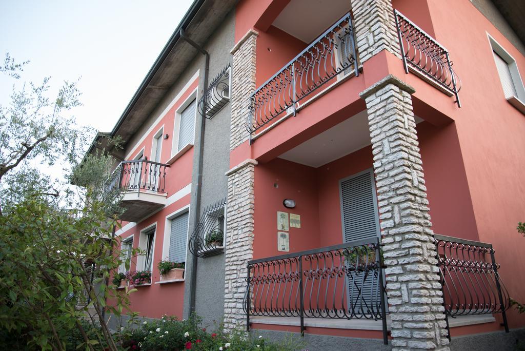 B&B La Dimora Del Garda Сирмионе Экстерьер фото