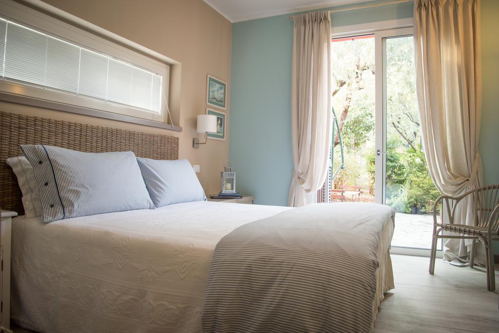 B&B La Dimora Del Garda Сирмионе Экстерьер фото