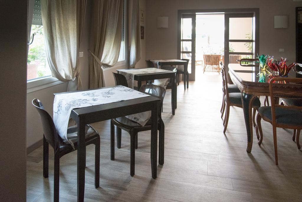 B&B La Dimora Del Garda Сирмионе Экстерьер фото
