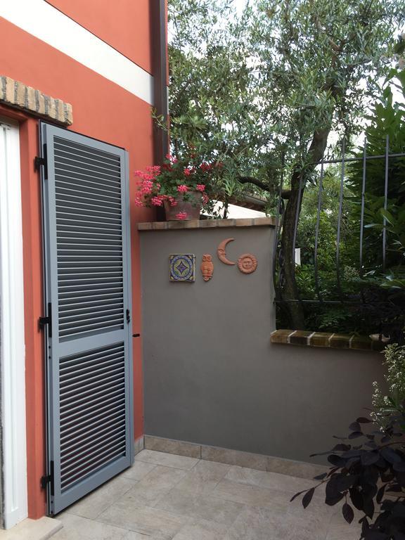 B&B La Dimora Del Garda Сирмионе Экстерьер фото