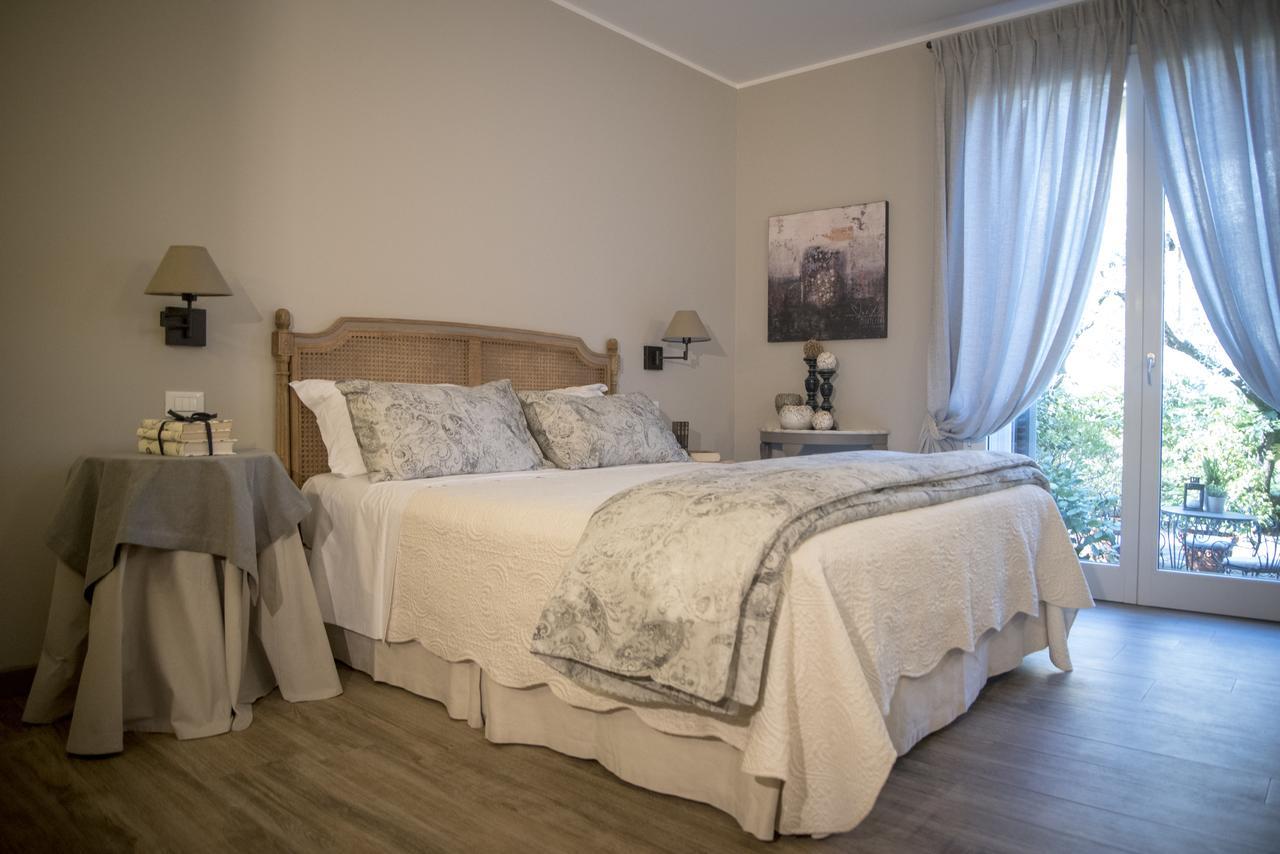 B&B La Dimora Del Garda Сирмионе Экстерьер фото