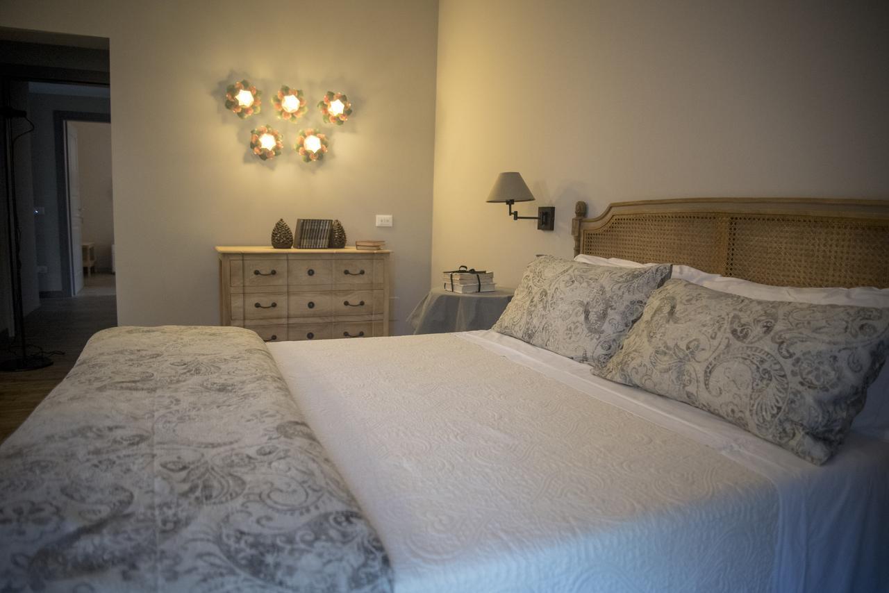 B&B La Dimora Del Garda Сирмионе Экстерьер фото